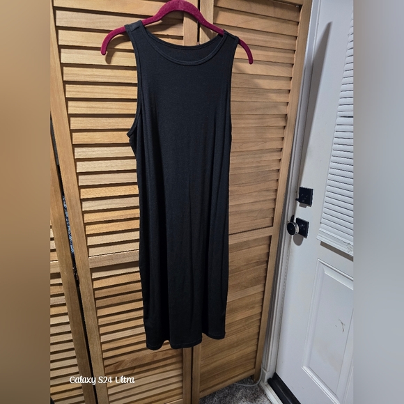 Black dress. - Picture 1 of 3